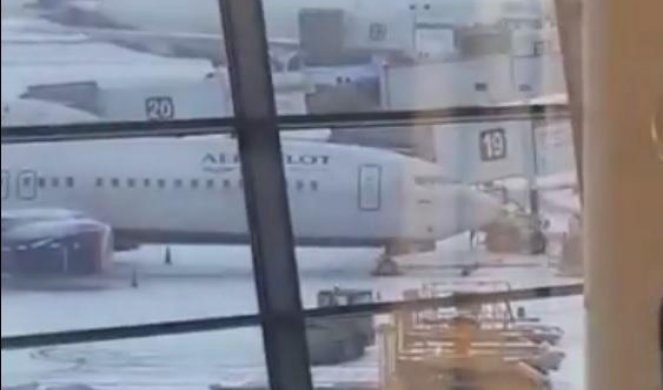 (VIDEO) SNEG NAPRAVIO HAOS U MOSKVI: Na aerodromu odloženo skoro 100 letova! 
